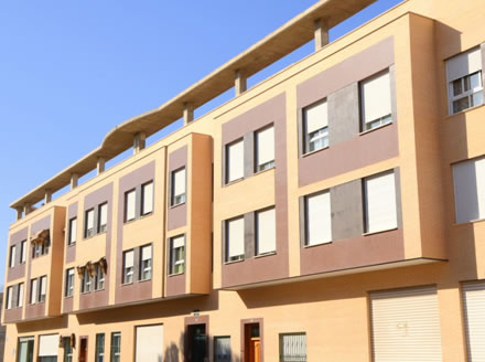 19 viviendas libres, garaje y locales comerciales en Camino de Alicante