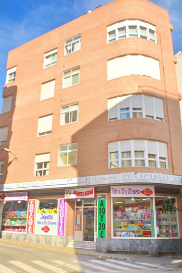 4 viviendas libres y local comercial en Camino de Murcia